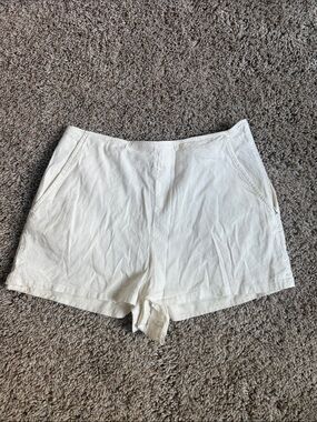 Leith White High-Waist Casual Shorts